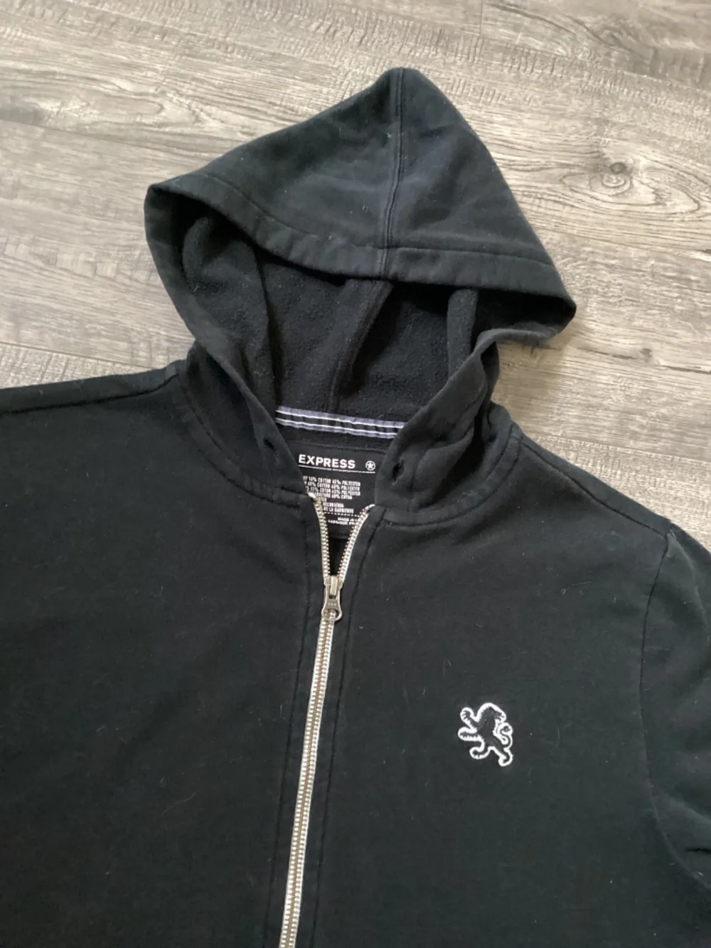 EXPRESS - Picture 2 of 2